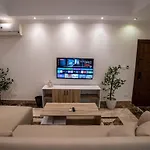 Amazing Super-King Bed Studio G02 R Suites