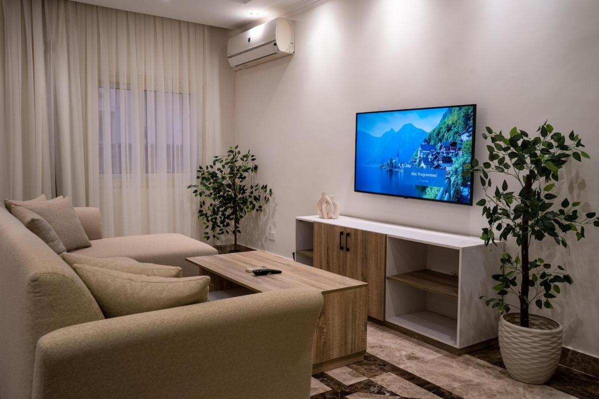 Amazing Super-king Bed G02 R Apartment