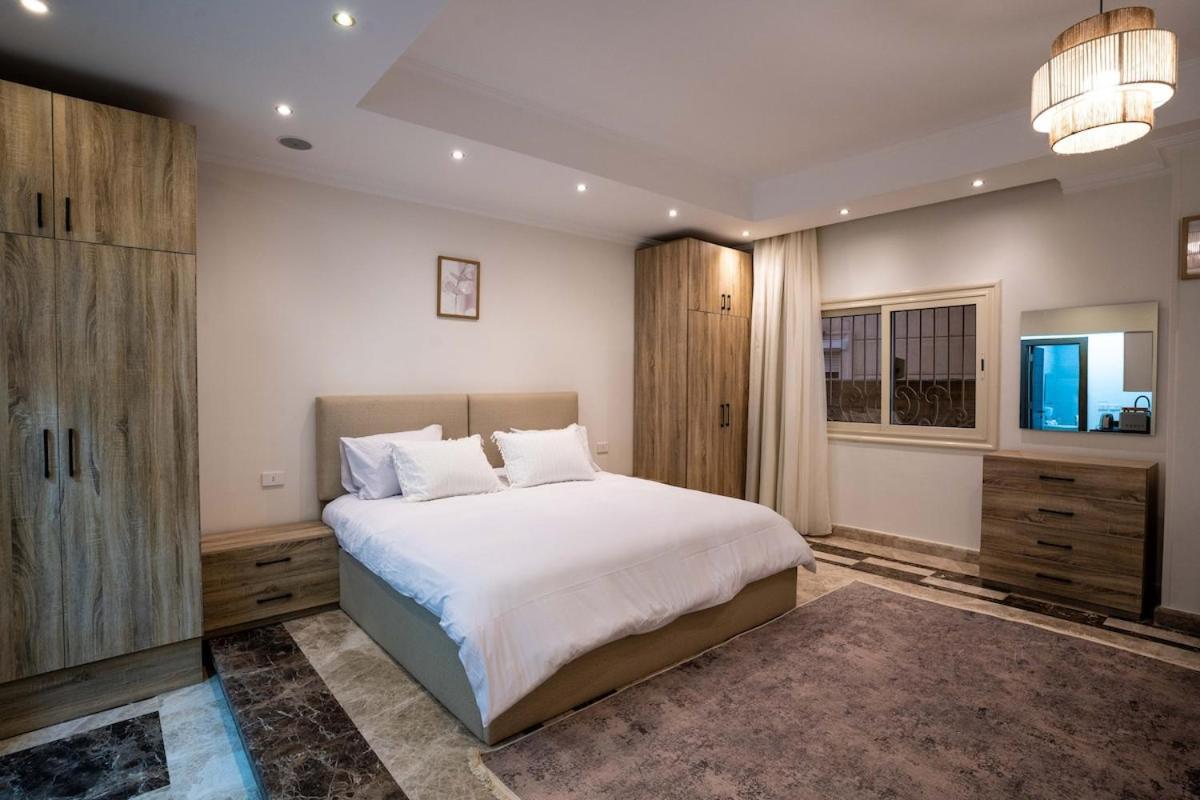 Apartment Amazing Super-king Bed G02 R *
